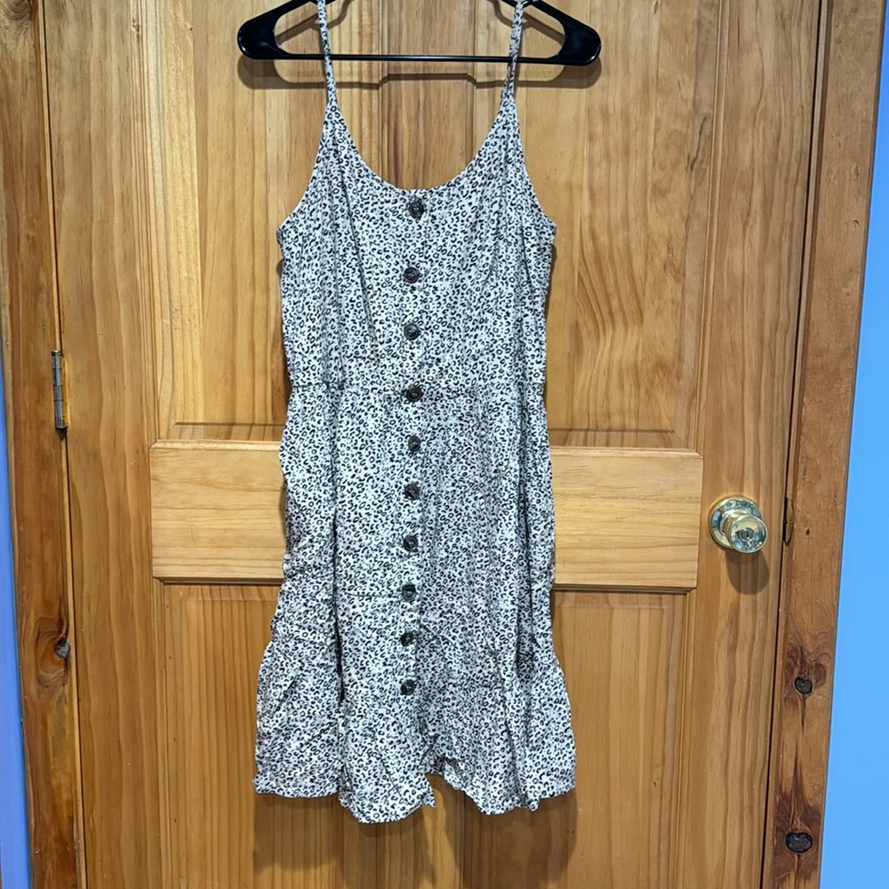 Short leopard print dress